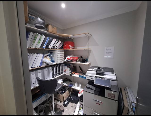 140M² OFFICE TO LET IN DUNKELD WEST